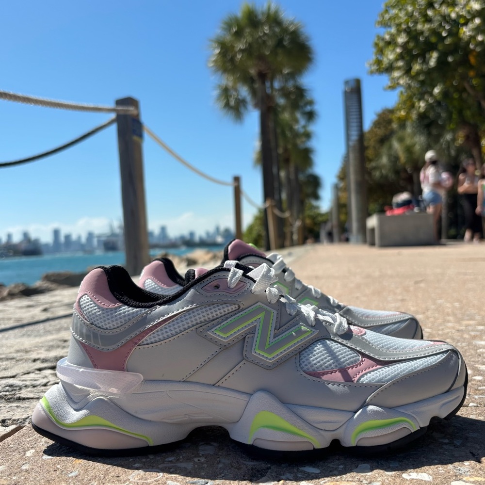 New Balance 9060 💅✨ Pink Taffy Grey Matter Women’s U9060BLE Shoes 7 8 8.5 9.5 - Picture 3 of 16